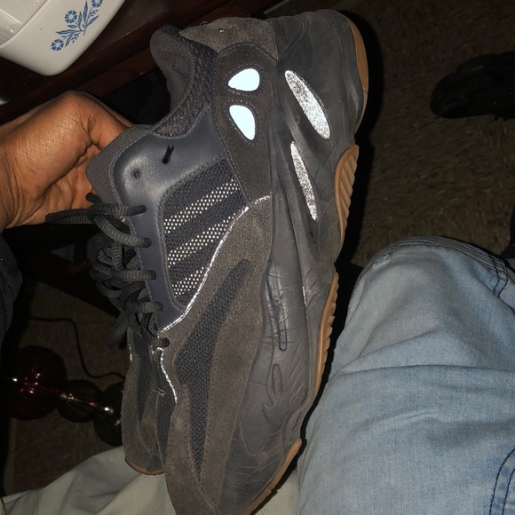 YEEZY 700 SLIGHTLY WORN - Picture 1 of 4
